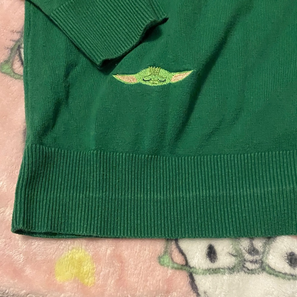 Knitted Star Wars baby yoda Women's Sweater with Embroidered Design - Picture 11 of 11